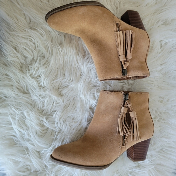 Vionic Upright Madeline Boot/Wheat size 5 - Picture 6 of 13